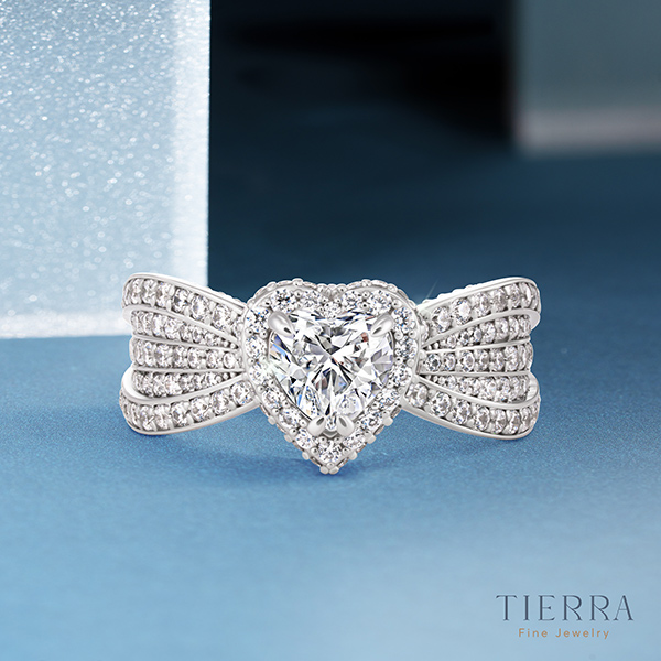 Kim cuowng tự nhiên hình dáng Heart